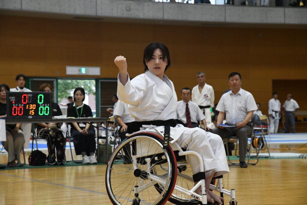 車椅子障がい者型優勝の加藤咲子（JKS大阪ミナミ支部）