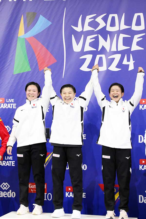 世界ジュニア2024_ジュニア女子団体形：岸田羽未選手、堀暖選手、小林実紗選手