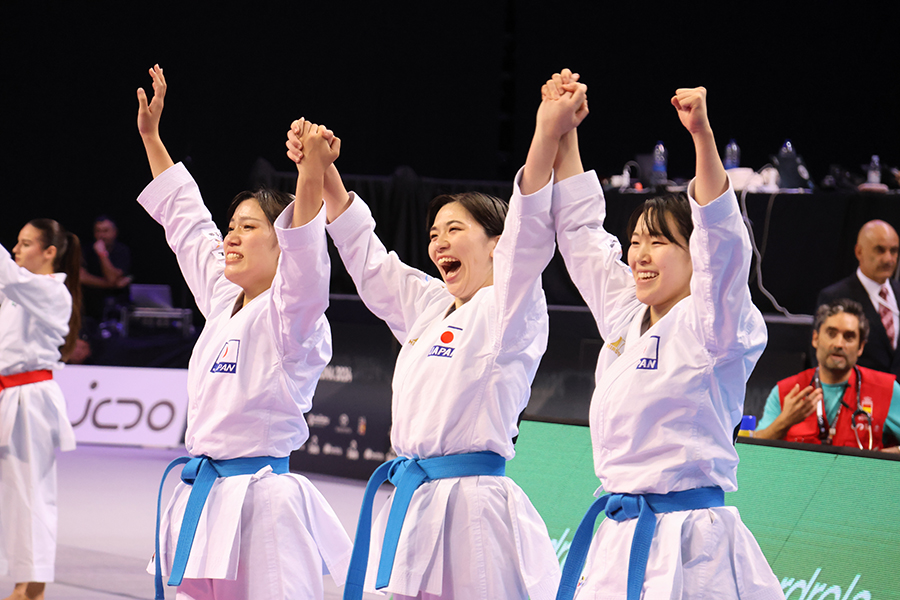 【大喝采！】女子団体形・日本優勝！圧巻の演武に会場大拍手！